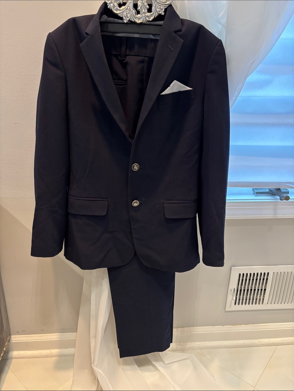 Tommy Hilfiger Navy Two-Button Suit with Pocket Square Matching Shirt Size 14
